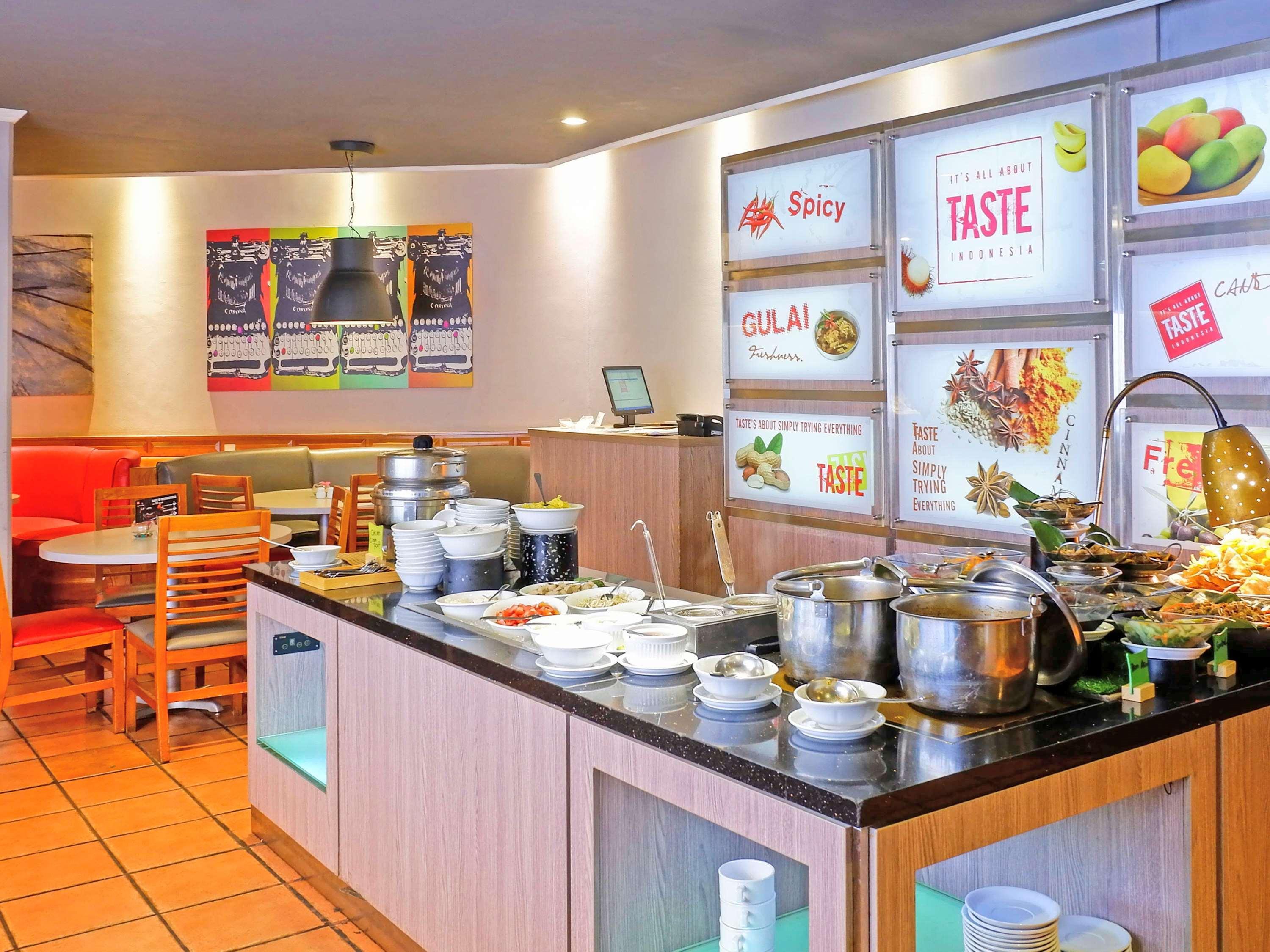 Hotel Kimaya Slipi Jakarta By Harris מראה חיצוני תמונה