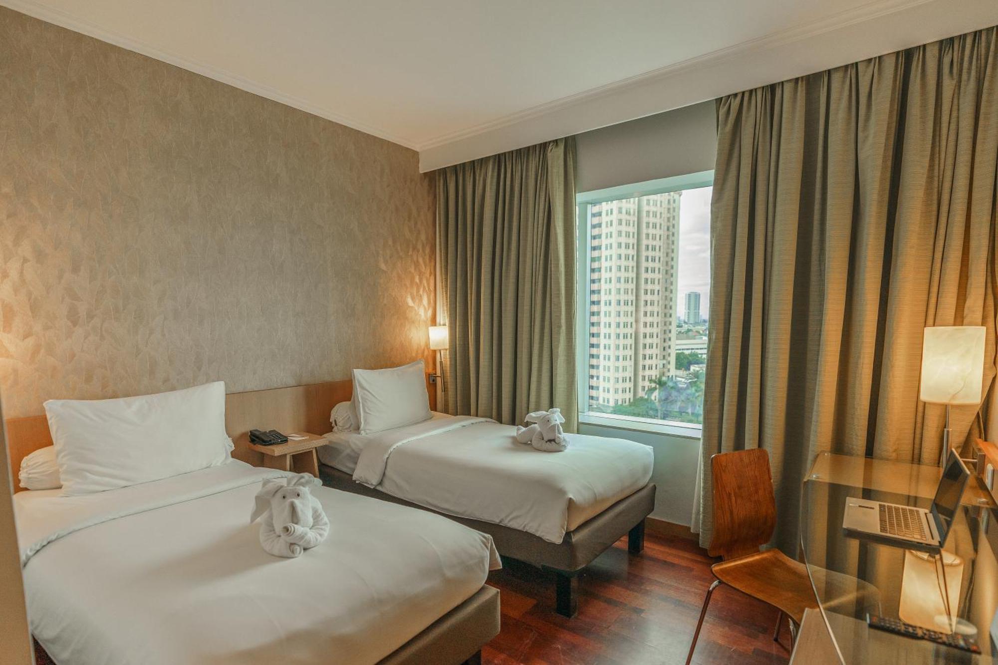 Hotel Kimaya Slipi Jakarta By Harris מראה חיצוני תמונה