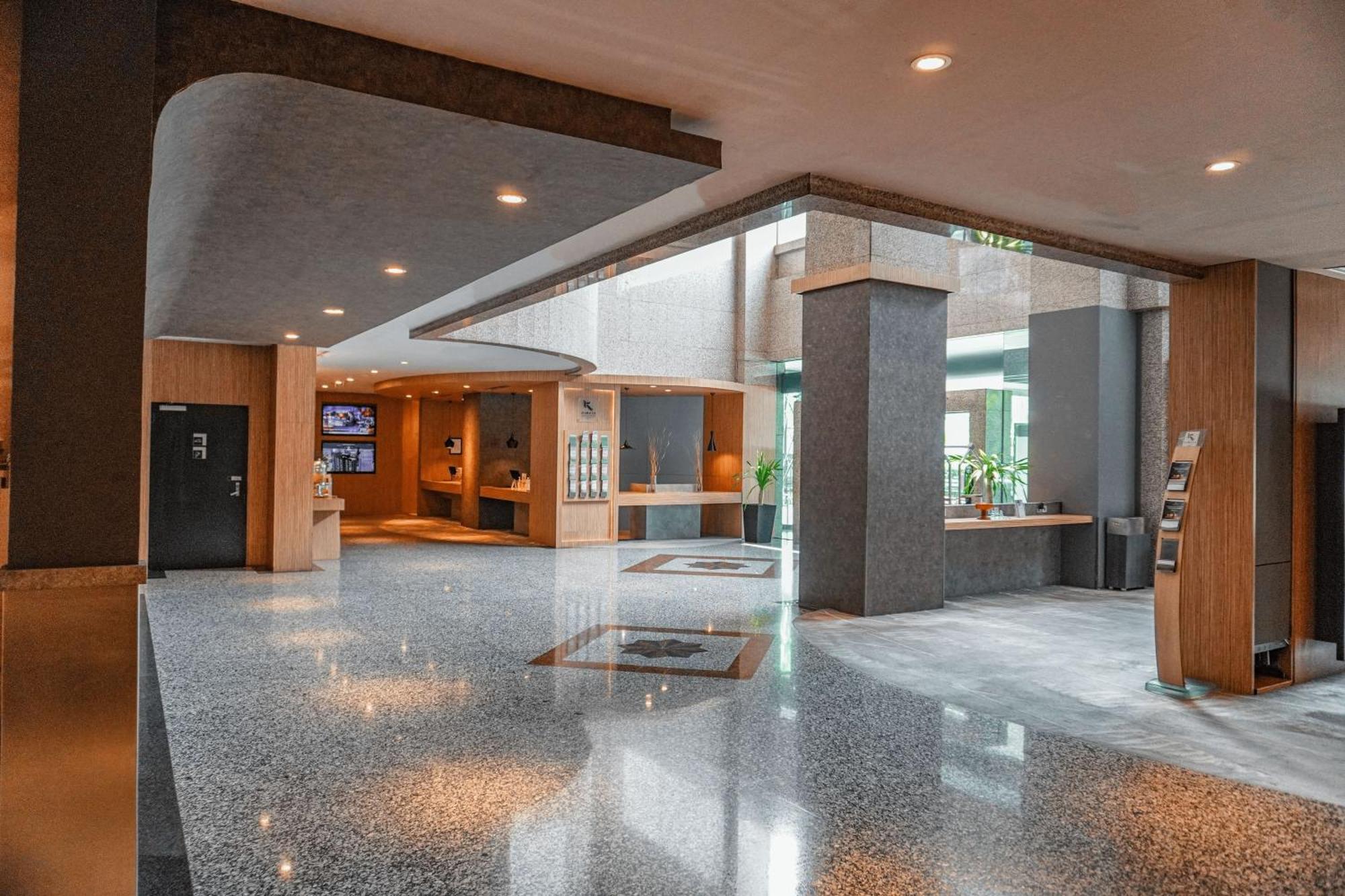 Hotel Kimaya Slipi Jakarta By Harris מראה חיצוני תמונה
