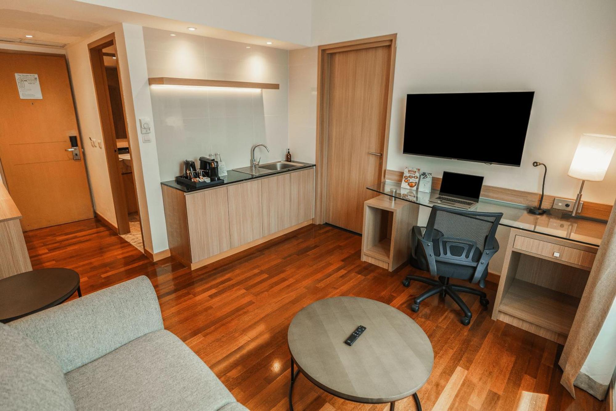 Hotel Kimaya Slipi Jakarta By Harris מראה חיצוני תמונה