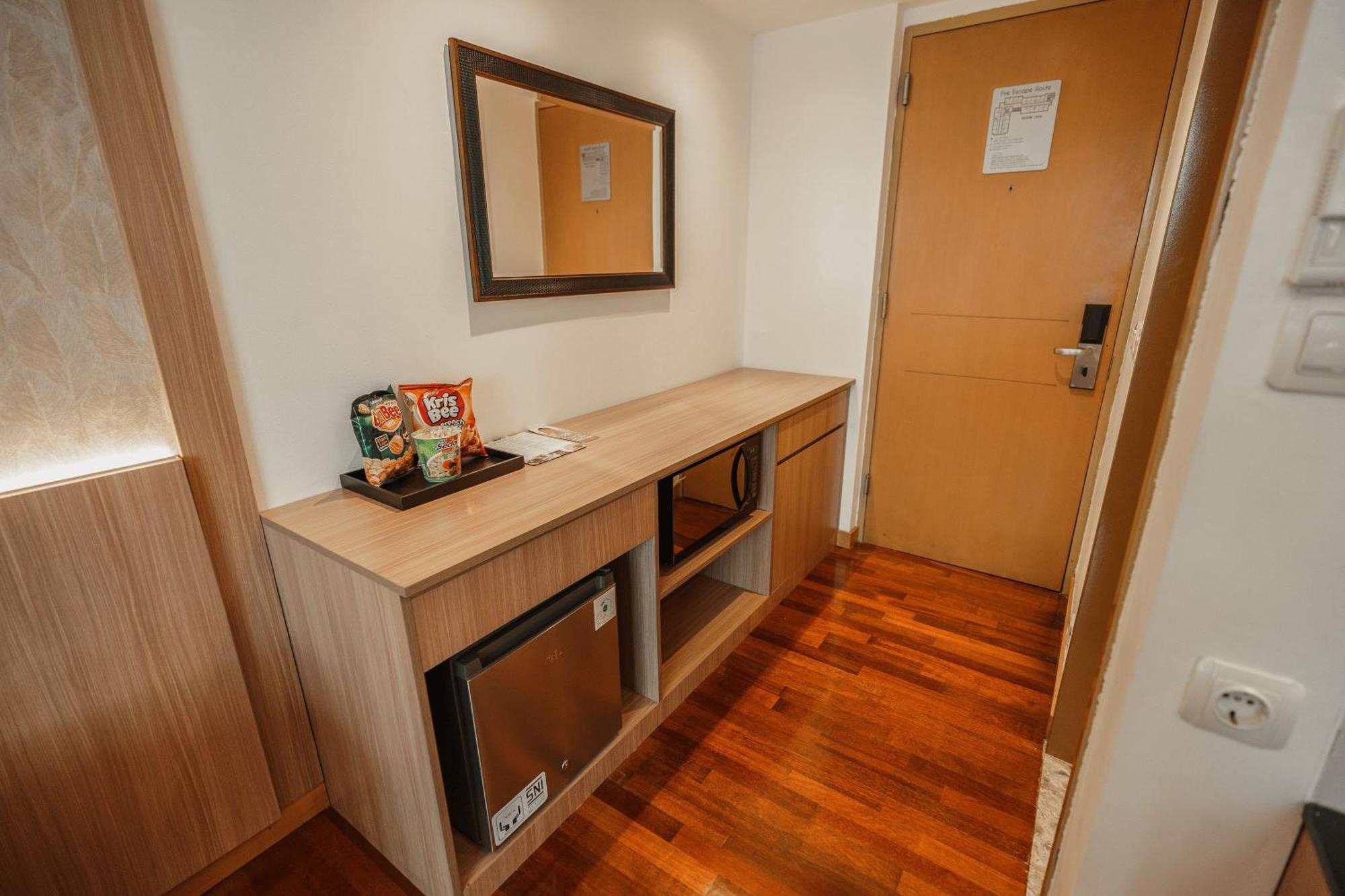 Hotel Kimaya Slipi Jakarta By Harris מראה חיצוני תמונה