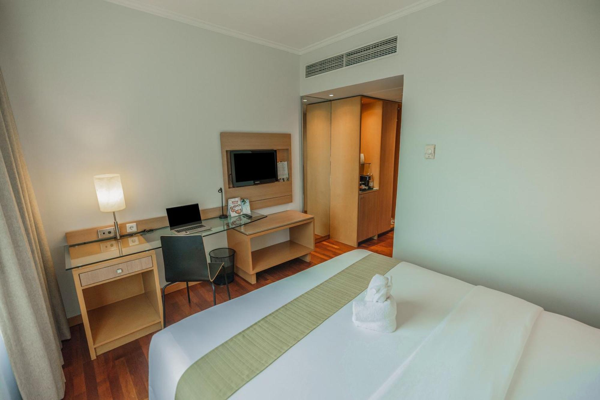 Hotel Kimaya Slipi Jakarta By Harris מראה חיצוני תמונה